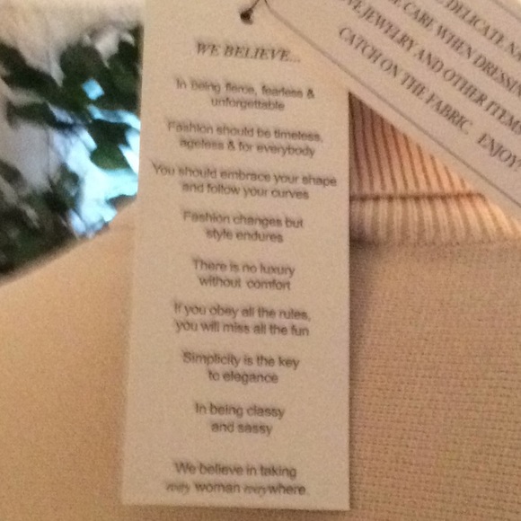 NEW cream turtleneck cape w/bows one size - Picture 7 of 8